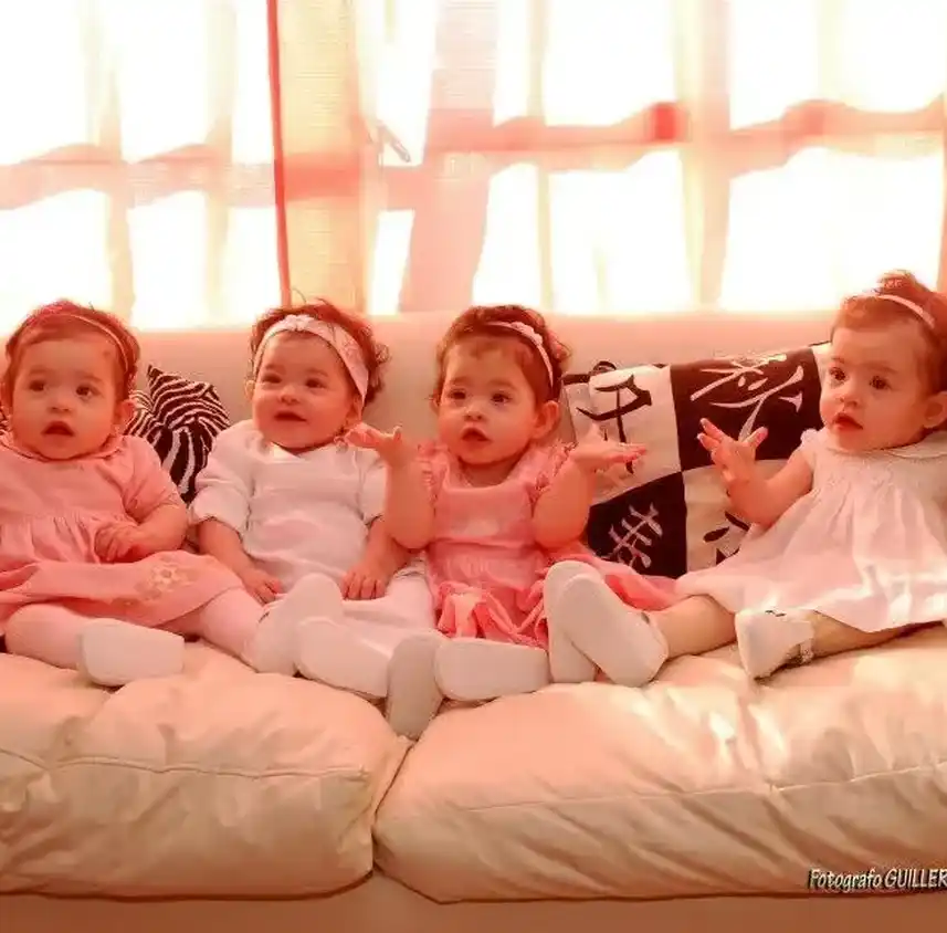 Soledad junto a sus seis hijos