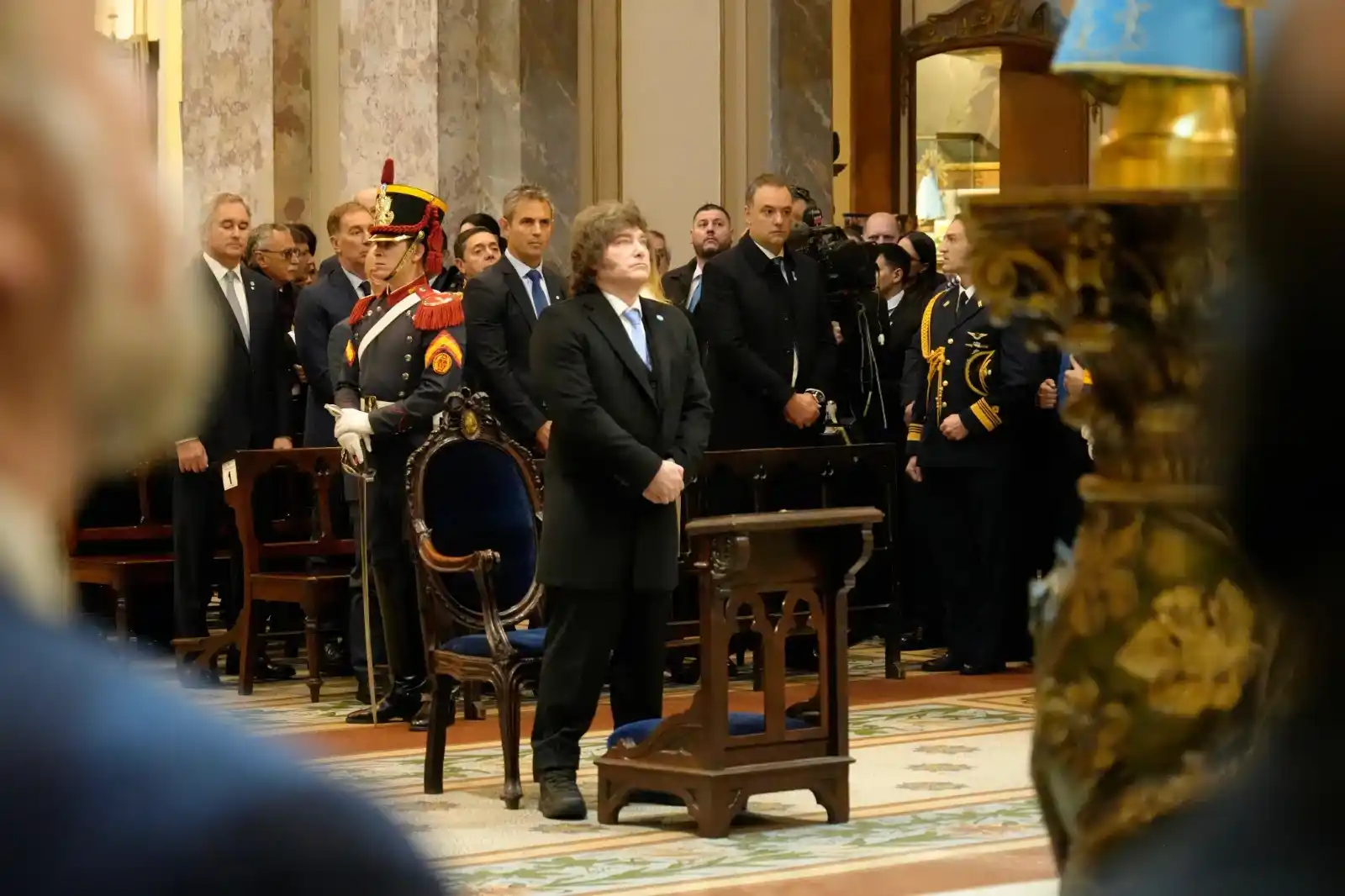 Así fue el minuto a minuto de Milei en el Tedeum por el 25 de Mayo: Adorni, abrazo a Jorge Macri y mensaje de la Iglesia