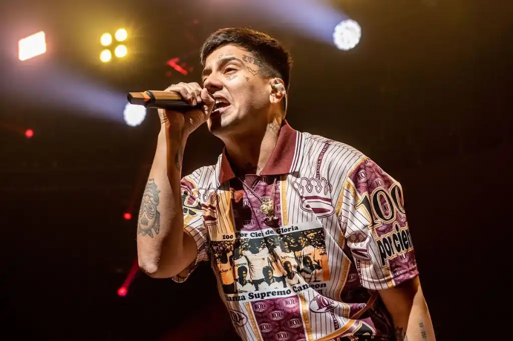 Duki, el máximo referente de la cultura musical urbana argentina.