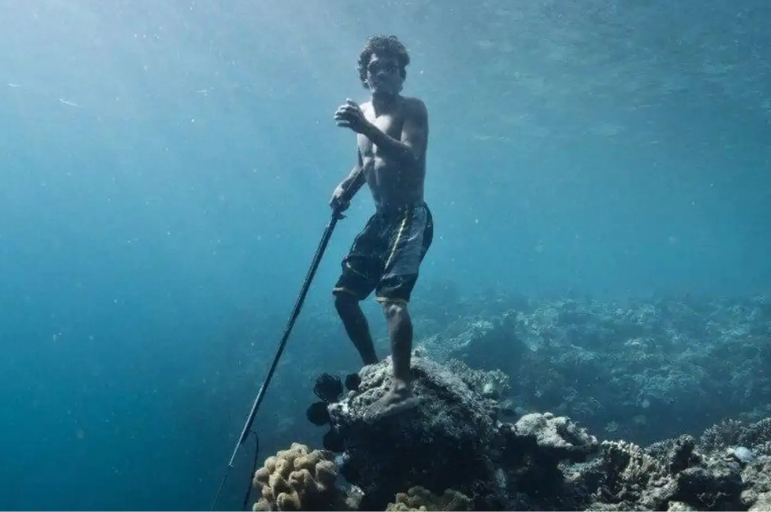 Conocé a los bajau: el pueblo que evolucionó y vive bajo el mar