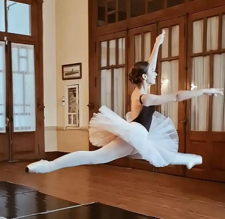 Paula Sabi en plena actuación