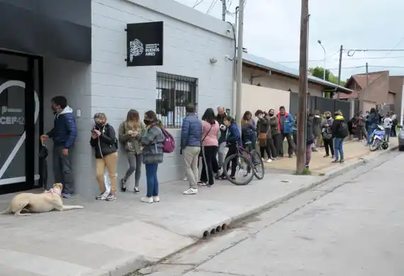 Explotó la demanda para las piletas del CEF 42 y hubo un gran malestar por el cambio en la modalidad de inscripción