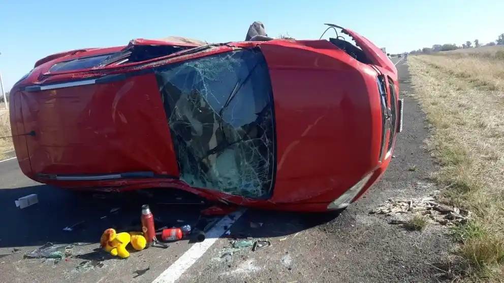 Ruta 12: choque y vuelco cerca de Médanos dejó siete heridos