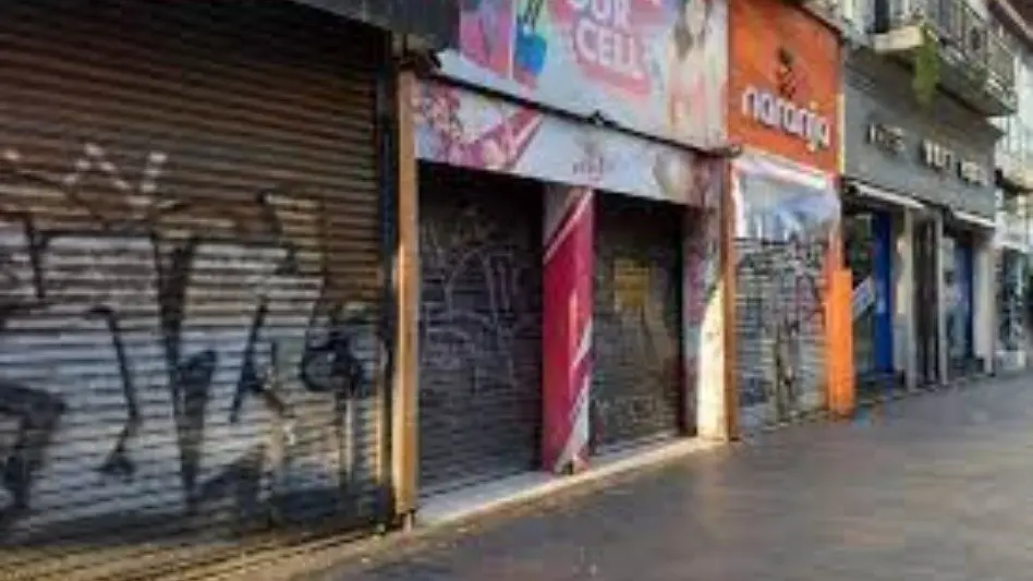 "Los comercios tienen que estar cerrados y el personal descansando"