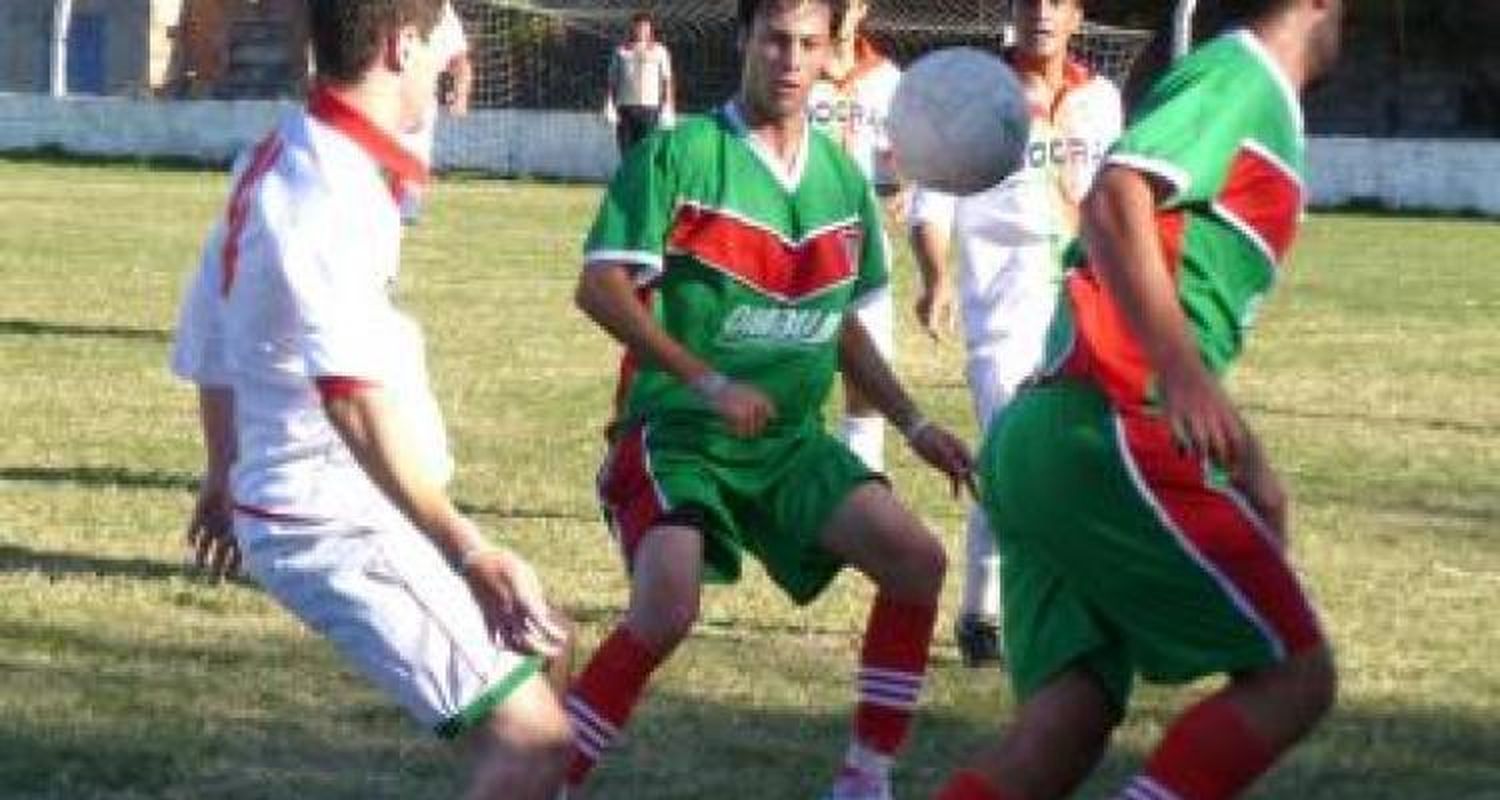 Defensores y Mitre,  imparables