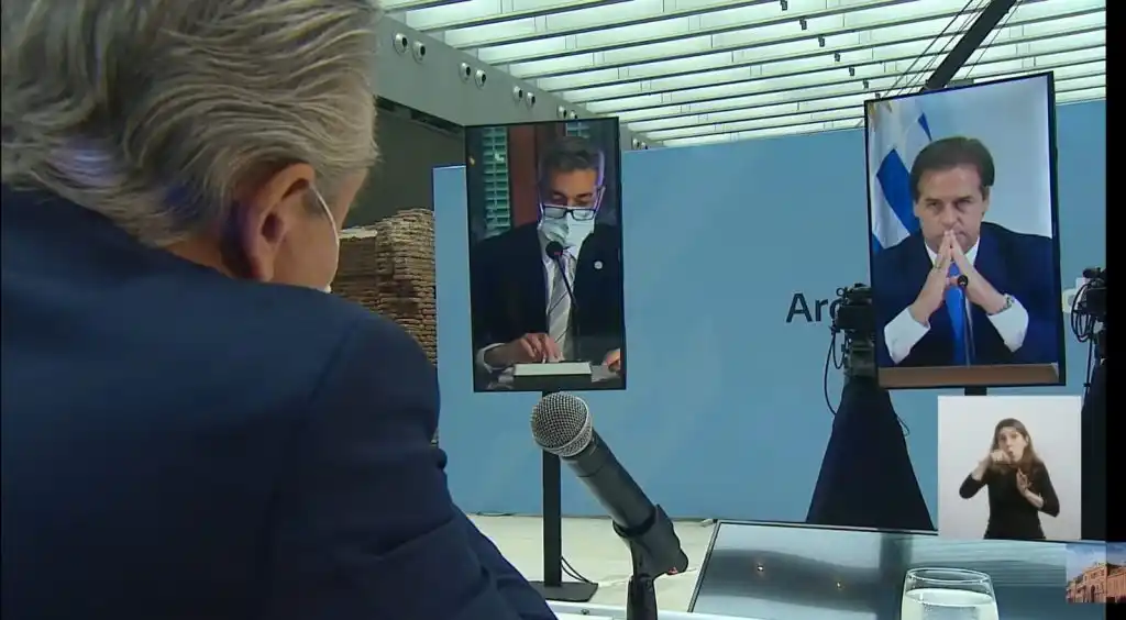 Tenso cruce entre Alberto Fernández y Lacalle Pou por el futuro del Mercosur