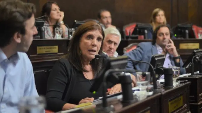 Para Teresa García, "Vidal ajusta a las familias pero no quiere que la controlen a ella"