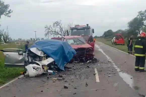 Conmoción por tragedia en la ruta: cuatro muertos por un terrible choque entre un  auto y una camioneta