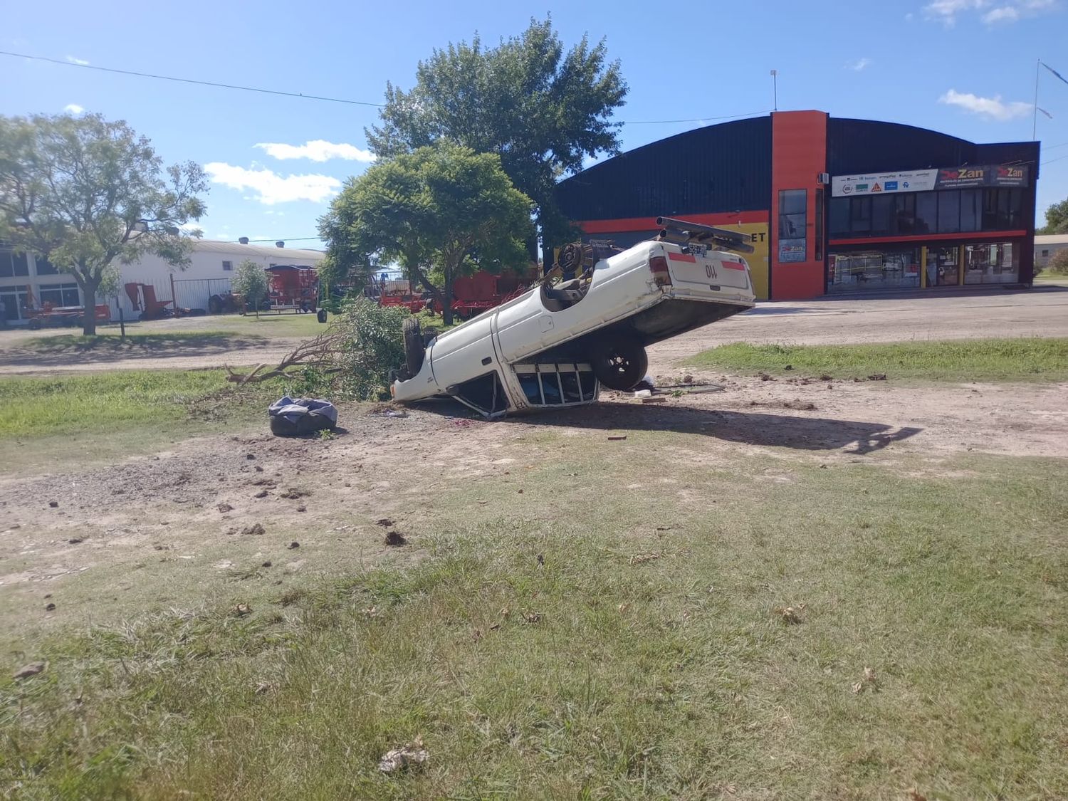 Trágico accidente: una joven de 18 años murió tras un violento vuelco en camioneta