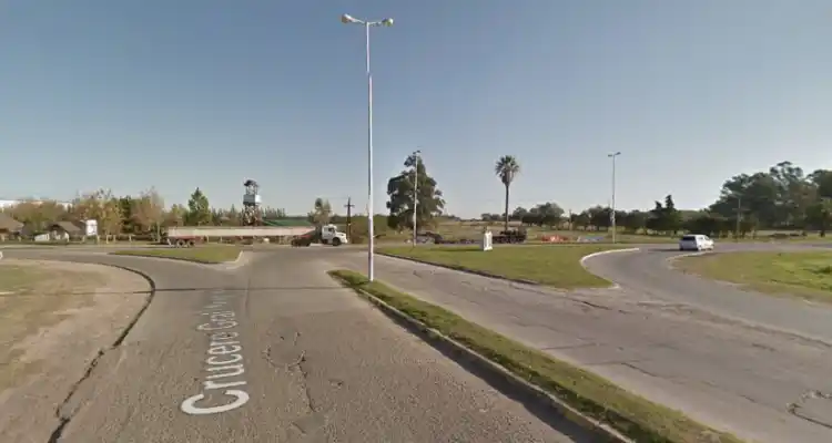 Un joven automovilista herido tras chocar contra un camión