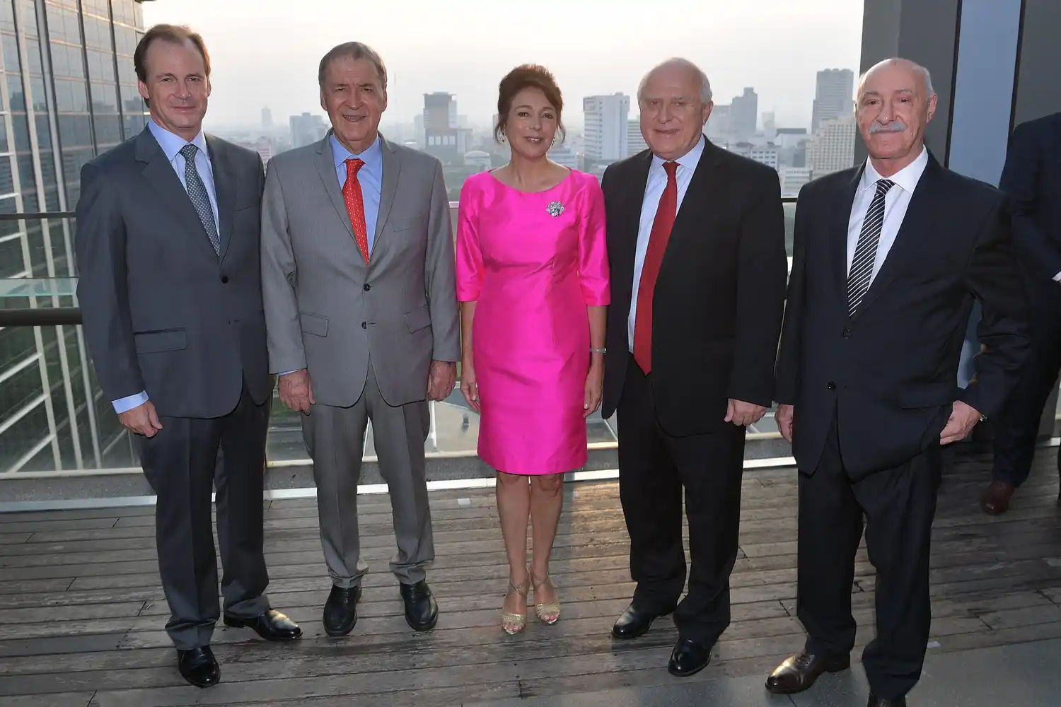 La embajada en Tailandia agasajó a los gobernadores de la Región Centro