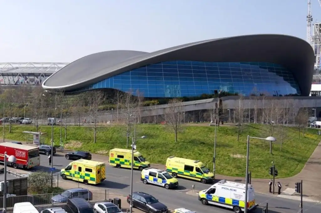 Londres: evacúan un centro acuático tras producirse una reacción química venenosa