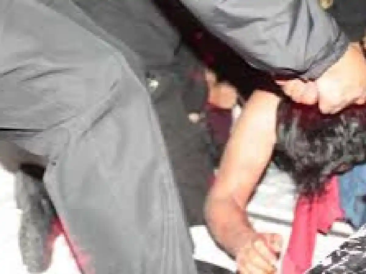 Robó un local y lo absuelven por la golpiza de los empleados