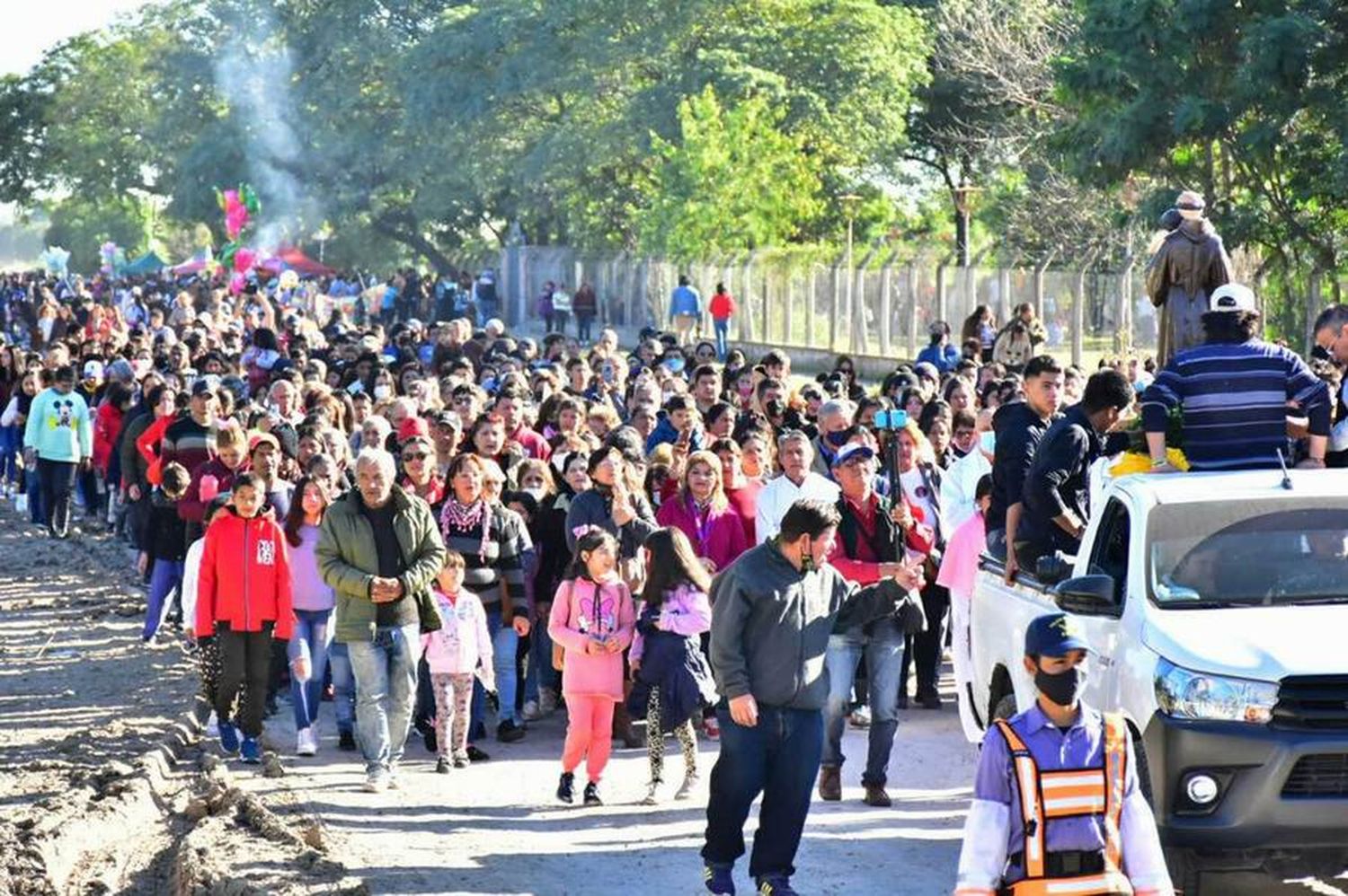 Miles de personas honraron a San Antonio en su día