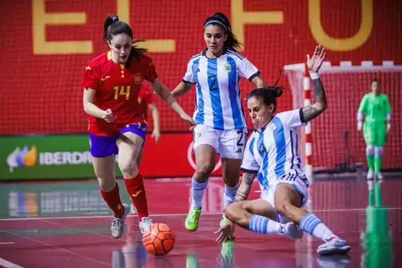La Selección Femenina de Futsal juega amistosos en Europa