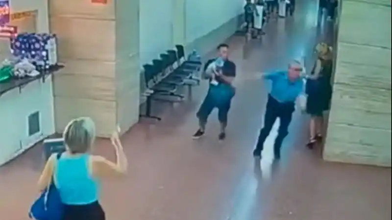 Una médica y un policía salvaron la vida de bebé que "había dejado de respirar"