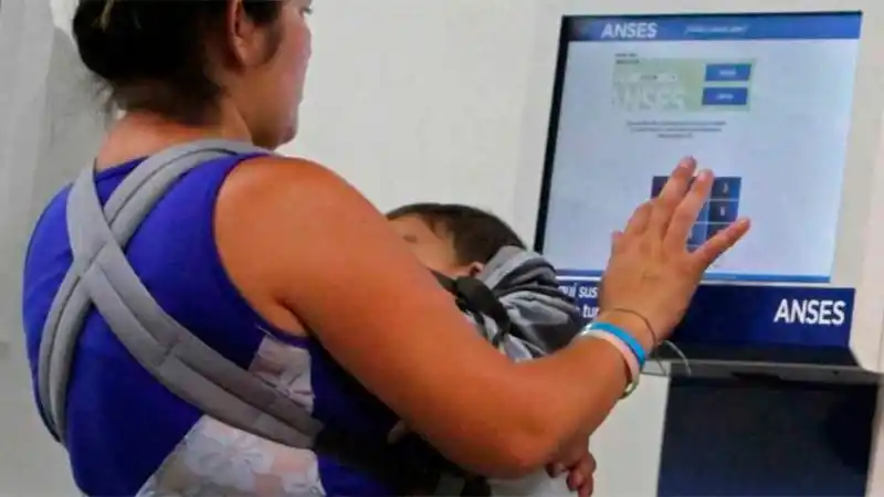 Asignaciones familiares: el Gobierno oficializa un aumento del 2,40% para abril