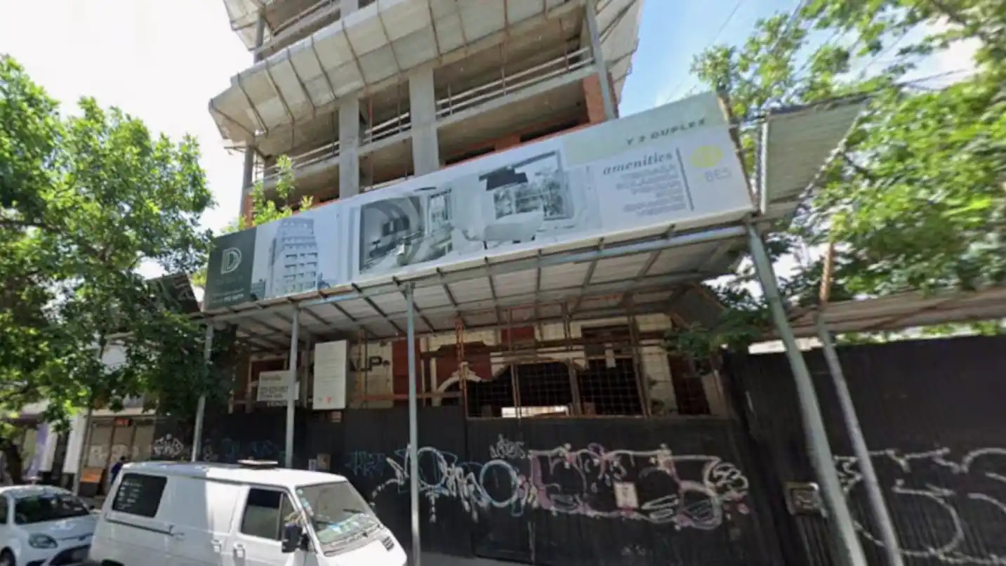 Uno de los edificios que quedó inconcluso. (Foto: Google Street View)