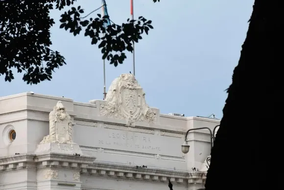 Sin dictamen para la reforma, se vota el Presupuesto 2025 para Santa Fe