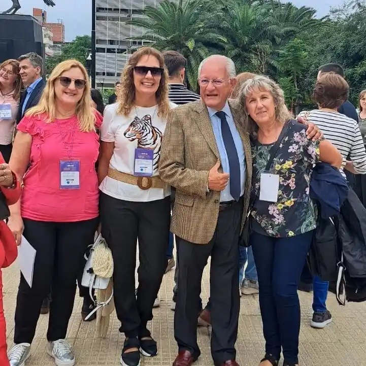 Integrantes locales junto al fundador de Conin, Abel Albino.