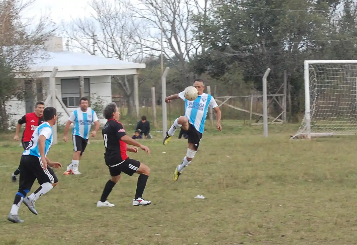 Fútbol Amateur: Boca goleó a Atlético Sur y se afirmó en la cima 