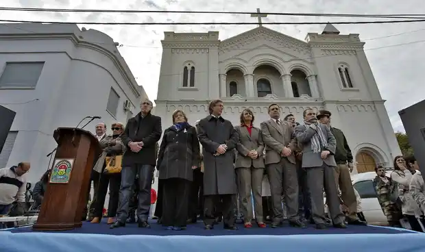 Los soldados, alumnos y vecinos juraron lealtad y fidelidad a la Bandera Nacional