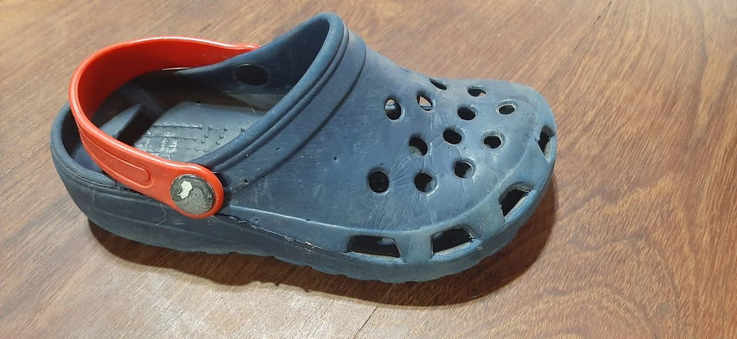 Encontraron este calzado de niño