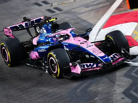 Colapinto buscaba puntos en la madrugada, en la carrera sprint.
