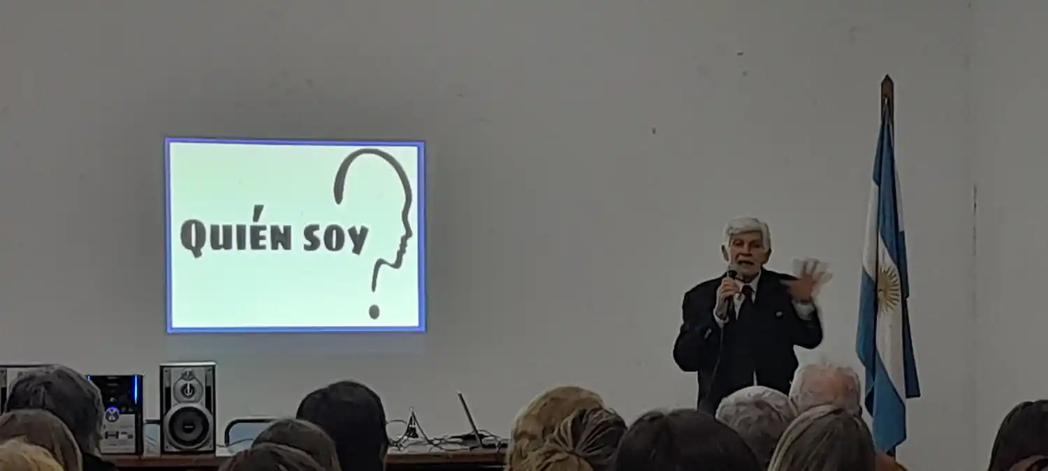 En el Inst. Leloir, el Dr. Bernardo Gandini presentó su libro