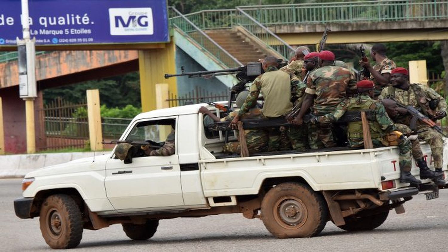 GOLPE DE ESTADO: en Guinea insurgentes dicen que tienen al presidente y el gobierno que lograron repeler el ataque