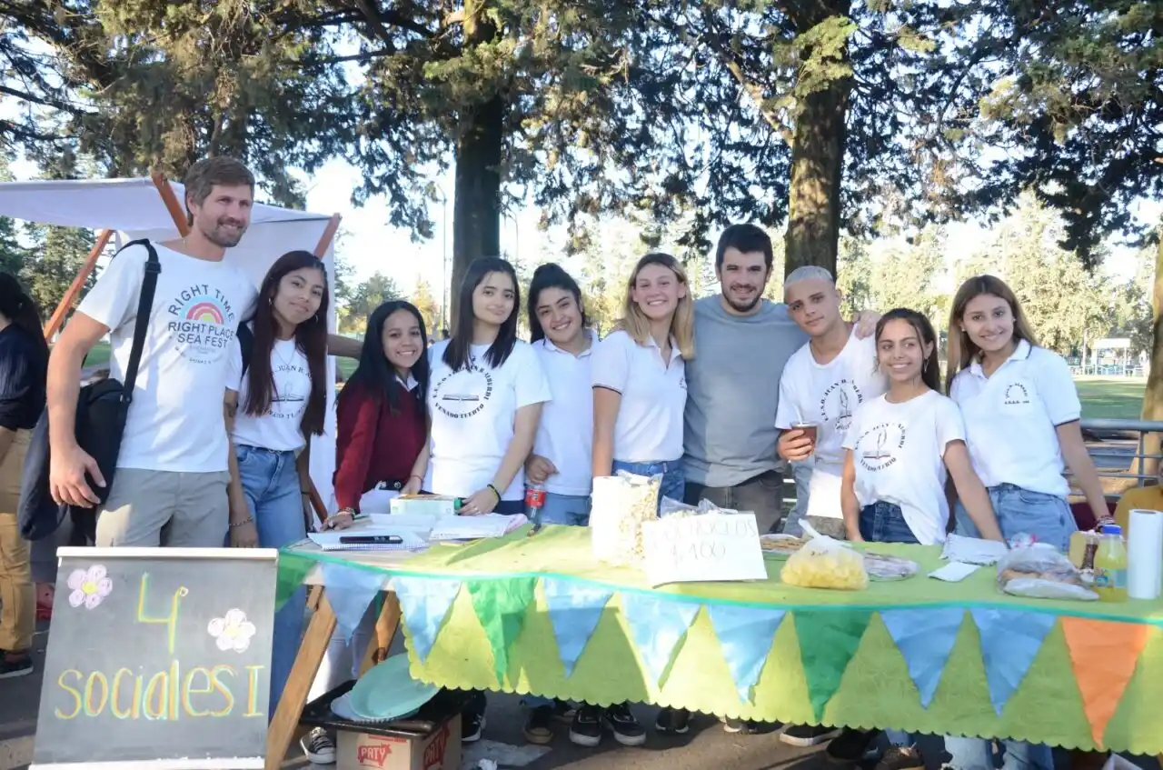 Chiarella y Meardi compartieron una merienda con estudiantes en el Parque Municipal
