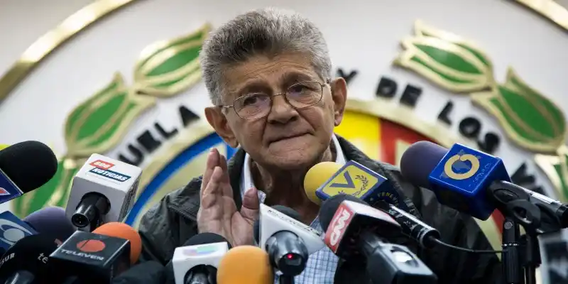 Ramos Allup fustiga a «alacranes» que asaltaron sedes de AD en Caracas