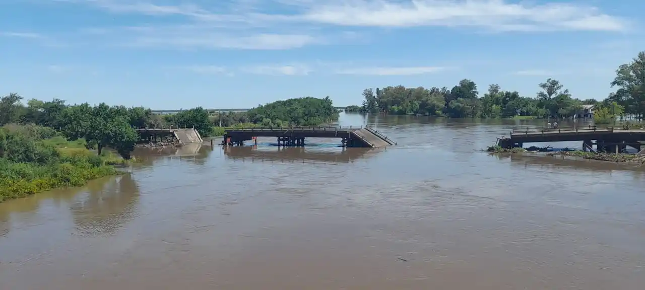 Cayó otro tramo del viejo puente Pellegrini