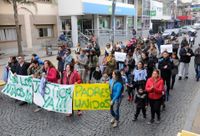 Padres y alumnos del Jardín 901 marcharon por justicia y obtuvieron el apoyo del Municipio