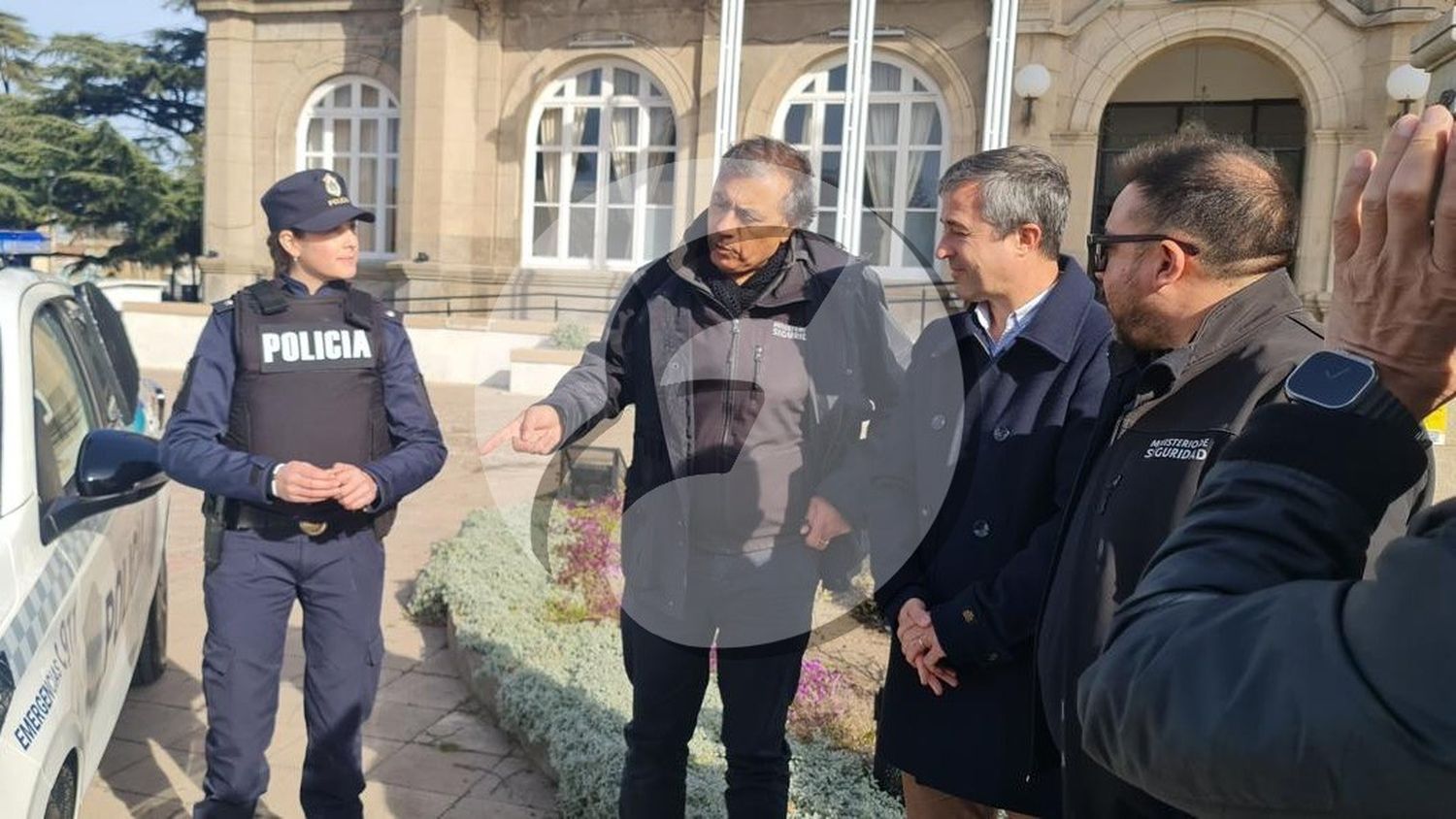 Entrega de móviles para reforzar la seguridad en Lobería