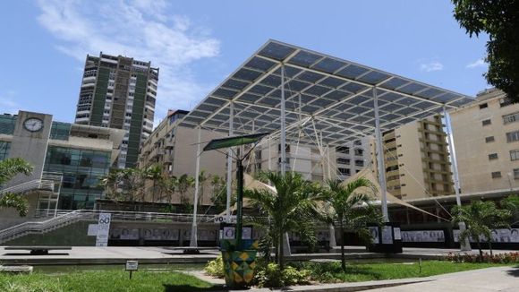 AMORDAZADO Y AMARRADO hallan el cadáver de un joven dentro de su apartamento en Los Palos Grandes