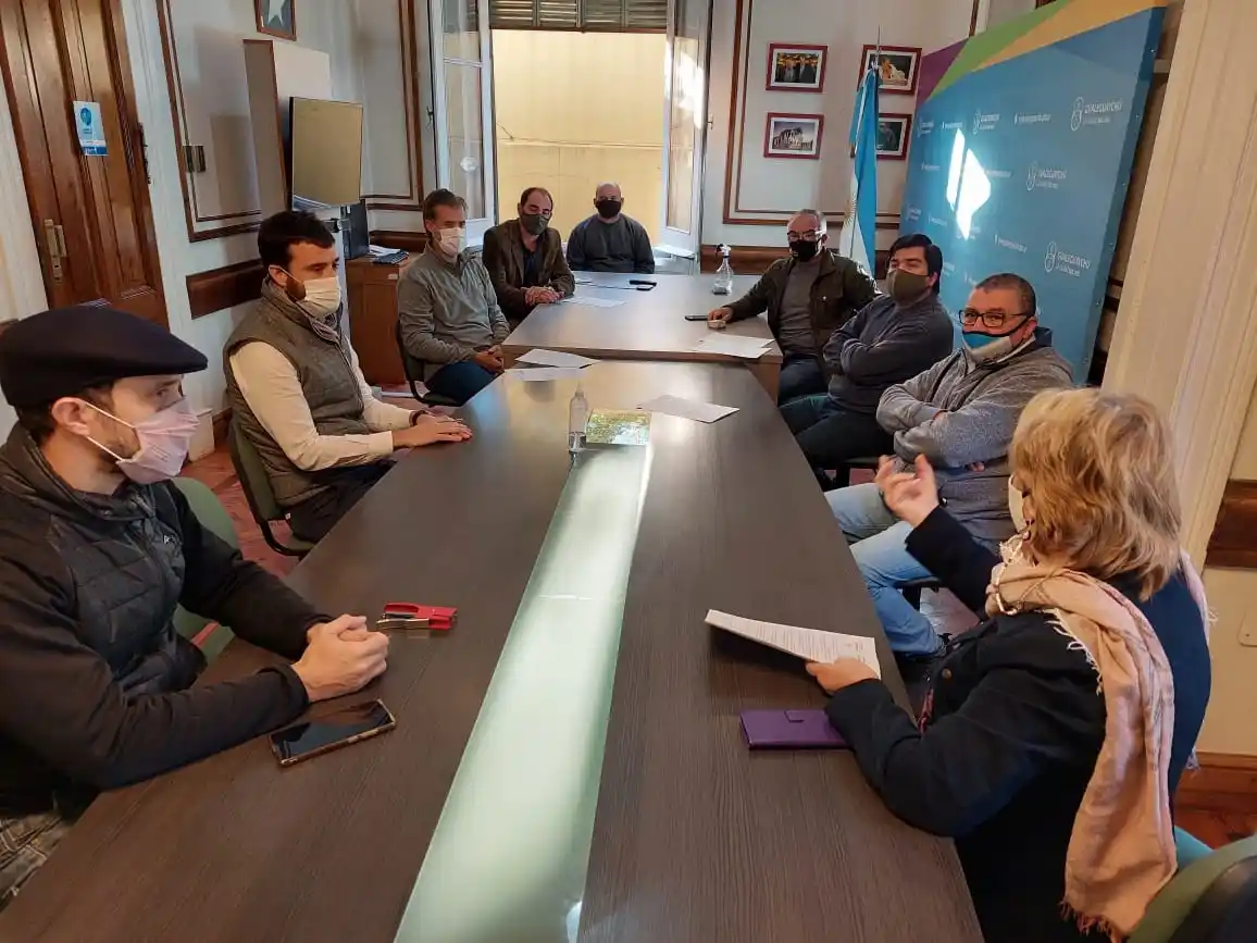 El Municipio se reunió con los gremios y solicitó la continuidad de la virtualidad