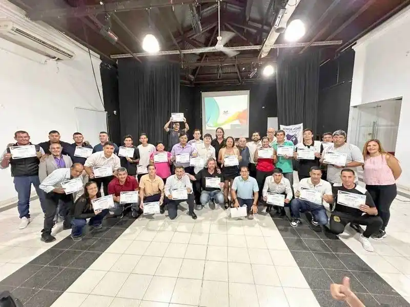 Entregaron diplomas y
certificaciones a los árbitros