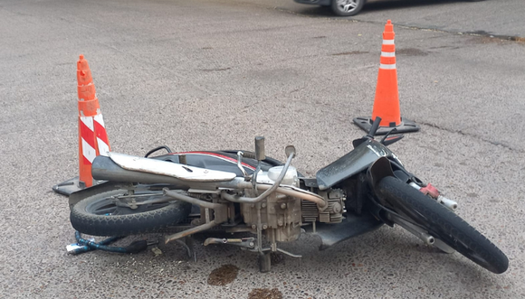 Choque entre dos motos: una mujer debió ser trasladada a la guardia