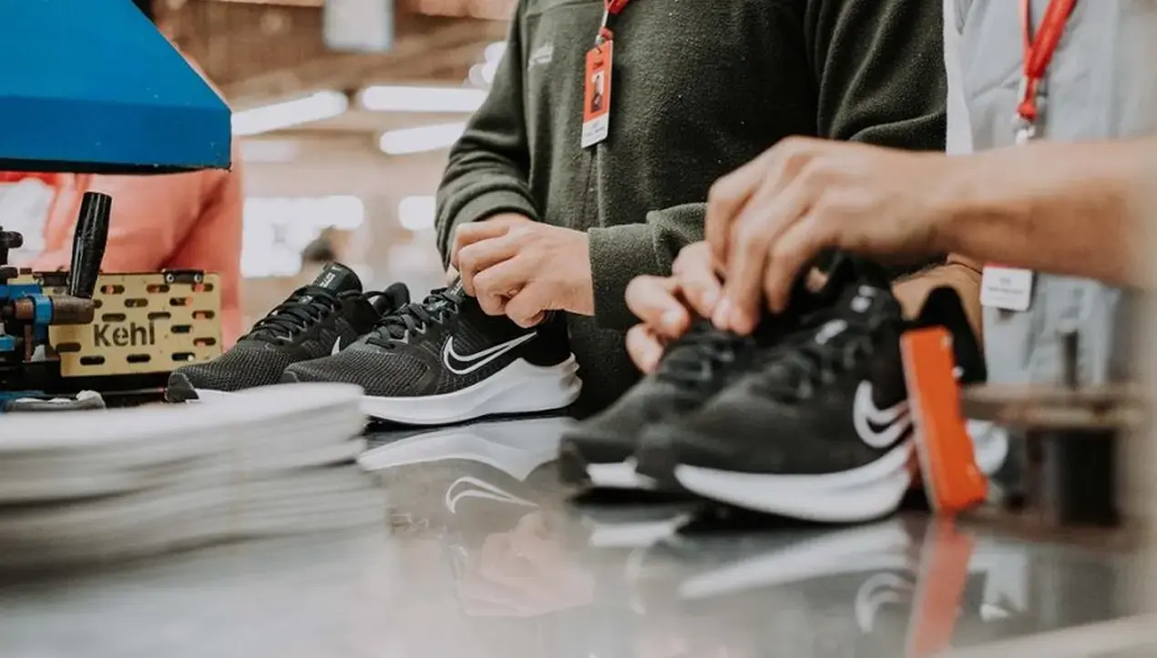 Crisis en las zapatillas: tras el cierre en Coronel Suárez, qué pasará con la única fábrica de Adidas y Nike en el país