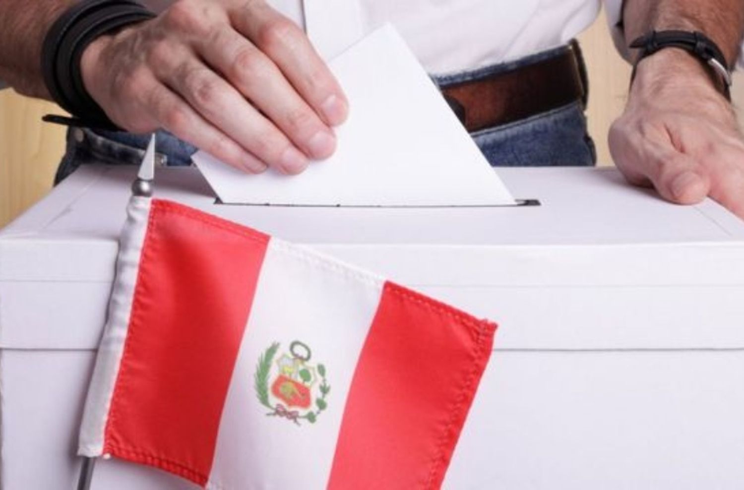Perú elige presidente y Congreso en comicios condicionados por el coronavirus