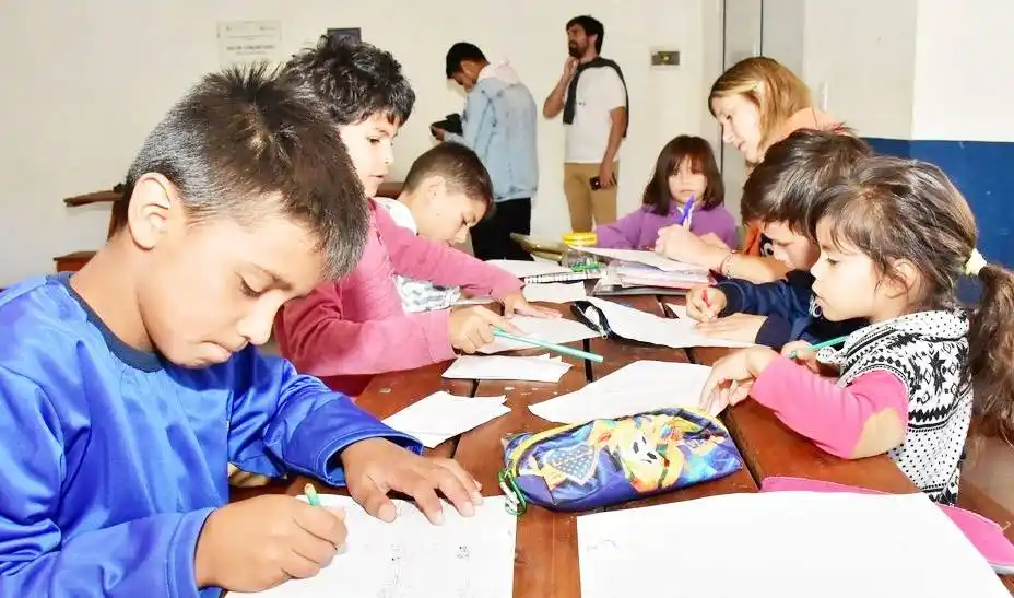 Docentes y alumnos destacan la importancia del programa municipal de apoyo escolar en los barrios