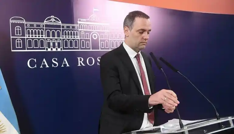 Adorni en conferencia de prensa