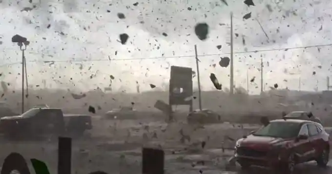 El fenómeno climático dejó casas destruidas, árboles arrancados y miles de personas sin luz.