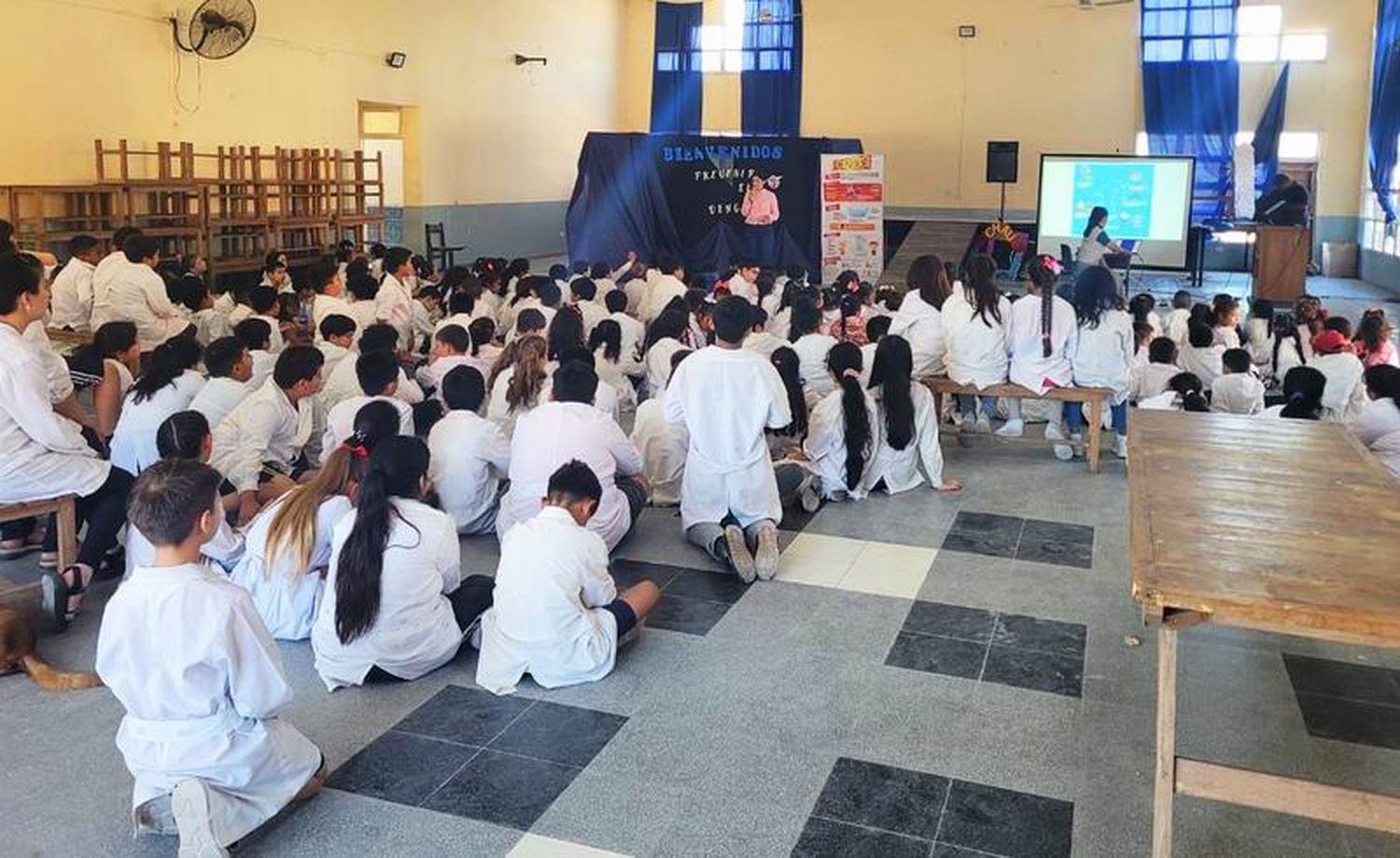 Charla preventiva sobre el dengue 
para alumnos de la EPEP N.º 532