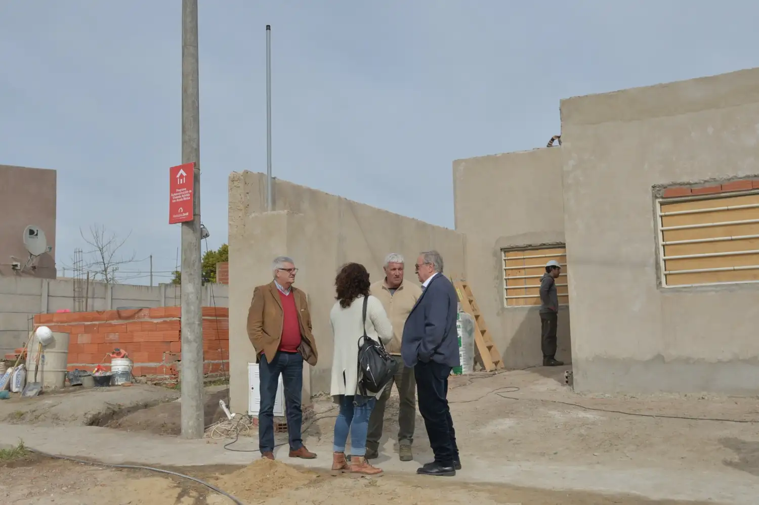 Lunghi supervisó los avances de las obras del Plan de Viviendas con Autoconstrucción Asistida.