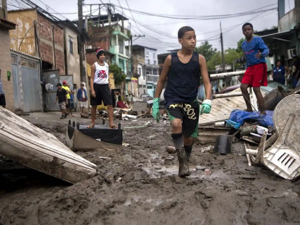 Al menos trece muertos y 45 personas desaparecidas tras fuertes lluvias en Brasil