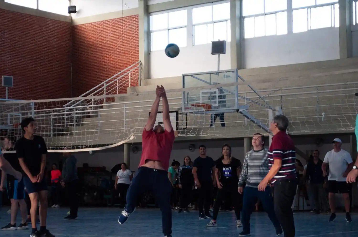 Jóvenes y adultos participaron de una jornada recreativa