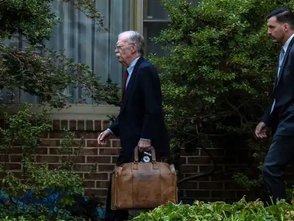 Ex asesor de Trump, John Bolton, se entrega a las autoridades: enfrenta varios cargos