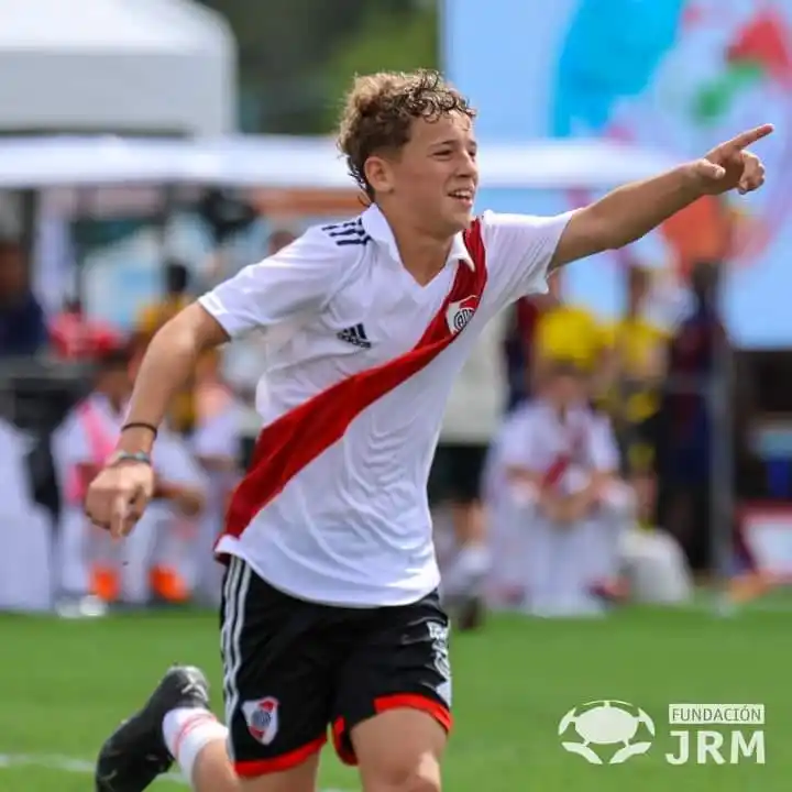 Otra promesa del fútbol gualeguayense se perfila. Heraldo Fiorotto, nacido en nuestra ciudad se coronó campeón con la categoría 2011 de River en el "The Football Games", una suerte de Mundial de Clubes infantil, haciendo cuatro goles a lo largo del certamen en donde uno de ellos fue en la final ante el Flamengo.